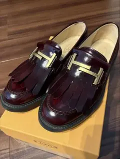 TOD'S バーガンディ フリンジ付きローファー　37のサムネイル