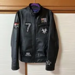 パッチ付き黒レザーライダースジャケット