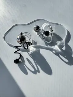 ユニークデザイン 両耳用ピアス