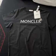 MONCLER ブラック Tシャツ