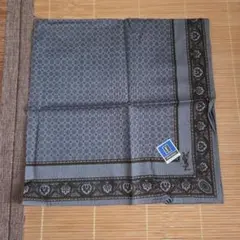 値下げ中　イヴ・サンローラン　ハンカチ　メンズ　グレーのサムネイル
