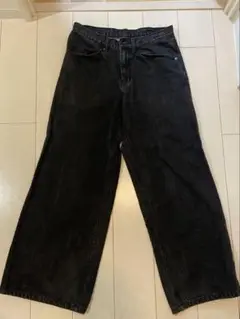 ブラックデニムパンツ ワイドフレア　裾破れあり