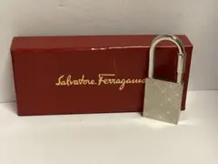 未使用美品フェラガモSalvatore Ferragamo メタルキーホルダー