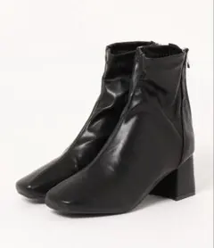 スクエアトゥ 太ヒールショートブーツ