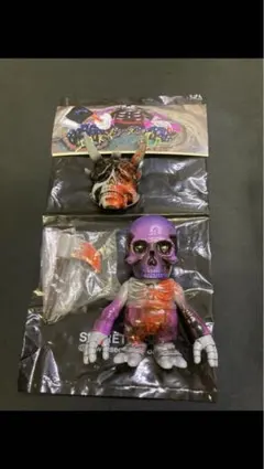 SKULL BB KBB レアカラー secret base ソフビ フィギュアのサムネイル