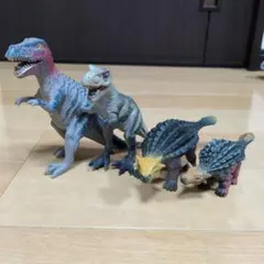 恐竜フィギュア4体セット