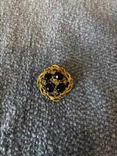 ヴィンテージ風金色黒色ブローチ