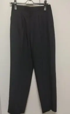 プリーツ入り ストレートパンツ　スラックス　濃紺　ネイビー
