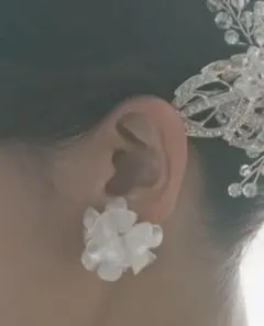 ウエディング　結婚式　お呼ばれ　二次会　フラワー型 ピアス