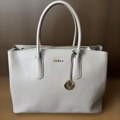 【美品】FURLA ハンドバッグ グレージュのサムネイル