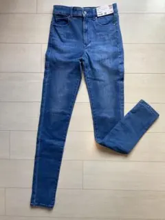 新品未使用UNIQLOユニクロ ウルトラストレッチスキニーハイライズジーンズ23