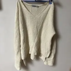 NIKO AND... クリーム色 Vネックセーター サイズ3