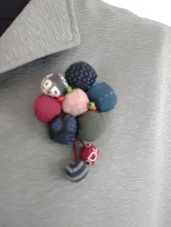 布製花形ブローチ 多色