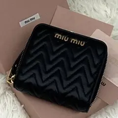 【美品】RFID内蔵 miu miu マテラッセ 二つ折り財布 ブラックのサムネイル