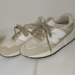 New Balance 237 ベージュ/ホワイト スニーカー