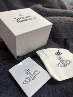 Vivienne Westwood オーブ ピアスのサムネイル
