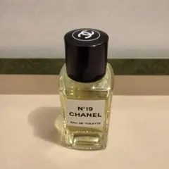 CHANEL シャネル N°19 20ml