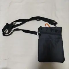 黒のスマホショルダーバッグ