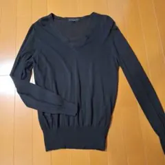 ほぼ新品！iCBブラック Vネック 長袖薄手トップス S