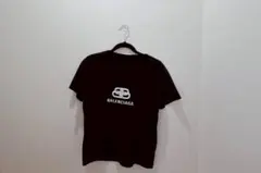 黒色のTシャツ