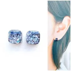 ブラック5mmスクエアピアス/イヤリング　人気　再販