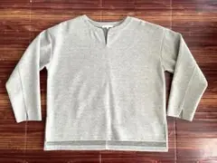 キレイめカットソー　暖かい　シンプル