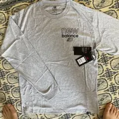 ニューバランス　長袖Tシャツ　グレー　新品未使用タグ付きのサムネイル