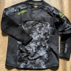 新品同様★UMBRO ブラックカモフラージュ　サッカー練習着　130