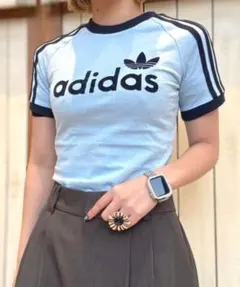 adidas リニア グラフィック カリ Tシャツ