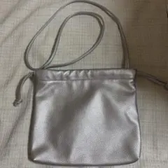 美品 Discort メタリックシルバー 巾着型 サコッシュ ショルダーバッグのサムネイル