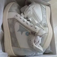 4月末まで　アルテミスbyダイアナ星型厚底スニーカーホワイトシルバー24.5cm