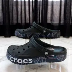 Crocs ペイズリー柄 厚底サンダル ブラック 25cmのサムネイル