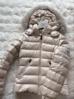 モンクレール　ピンクベージュ フード付き ダウンジャケット　珍しいカラー