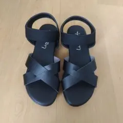 ブラック クロスストラップ サンダル