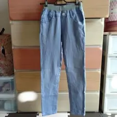 ライトブルー★ スリムフィットパンツ★ 140