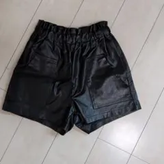 美品☆ ANAP 合皮 ショートパンツ　黒　（フリーサイズ）ウェストゴムタイプのサムネイル