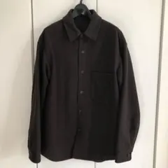 ユニクロ ダークブラウン ボタンアップシャツ