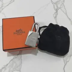 HERMES バーキン　カデナ　黒✖️ジャンパンゴールド　鍵付き HERMES バーキン カデナ 黒✖️ジャンパンゴールド 鍵付き - メルカリ