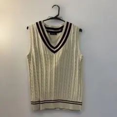 アイボリー Vネック ニットベスト