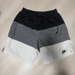 NIKE 水陸両用　ショートパンツ Mサイズのサムネイル