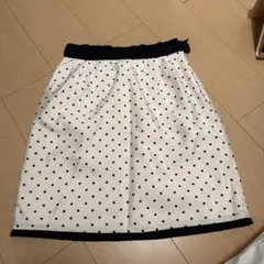 ドット柄 フレアスカート ひざ丈 ホワイト×ブラックのサムネイル