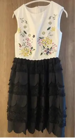 花柄刺繍ワンピース