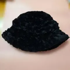 黒いファーバケットハットのサムネイル