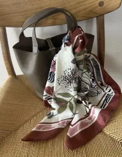 フラワーパターン シルク風スカーフ