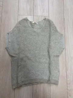 ベージュ　Vネック 半袖ニットセーター