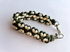 ぷっくりハート♡パラコード　ストラップ　（カーキ&アイボリー）