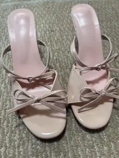 ベージュ リボン付き オープントゥサンダル