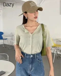 DAZY シンプル　リブニット　クロップド丈　Tシャツ