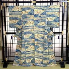 【未使用・極美品】縮緬地　紅型風　吉祥紋様　鳳凰　身丈159.5cm ブルー系