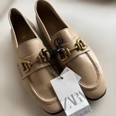 ZARA ベージュ ローファー ゴールドバックル